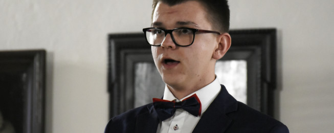 Operné otváranie jari