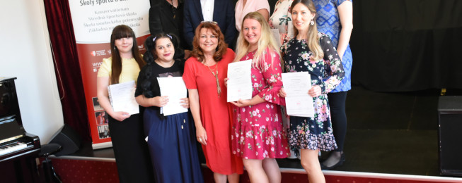 Odovzdávanie absolventských vysvedčení