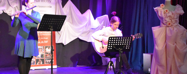 Interný koncert žiakov a pedagógov škôl PinkHarmony 2.3.2022🙂